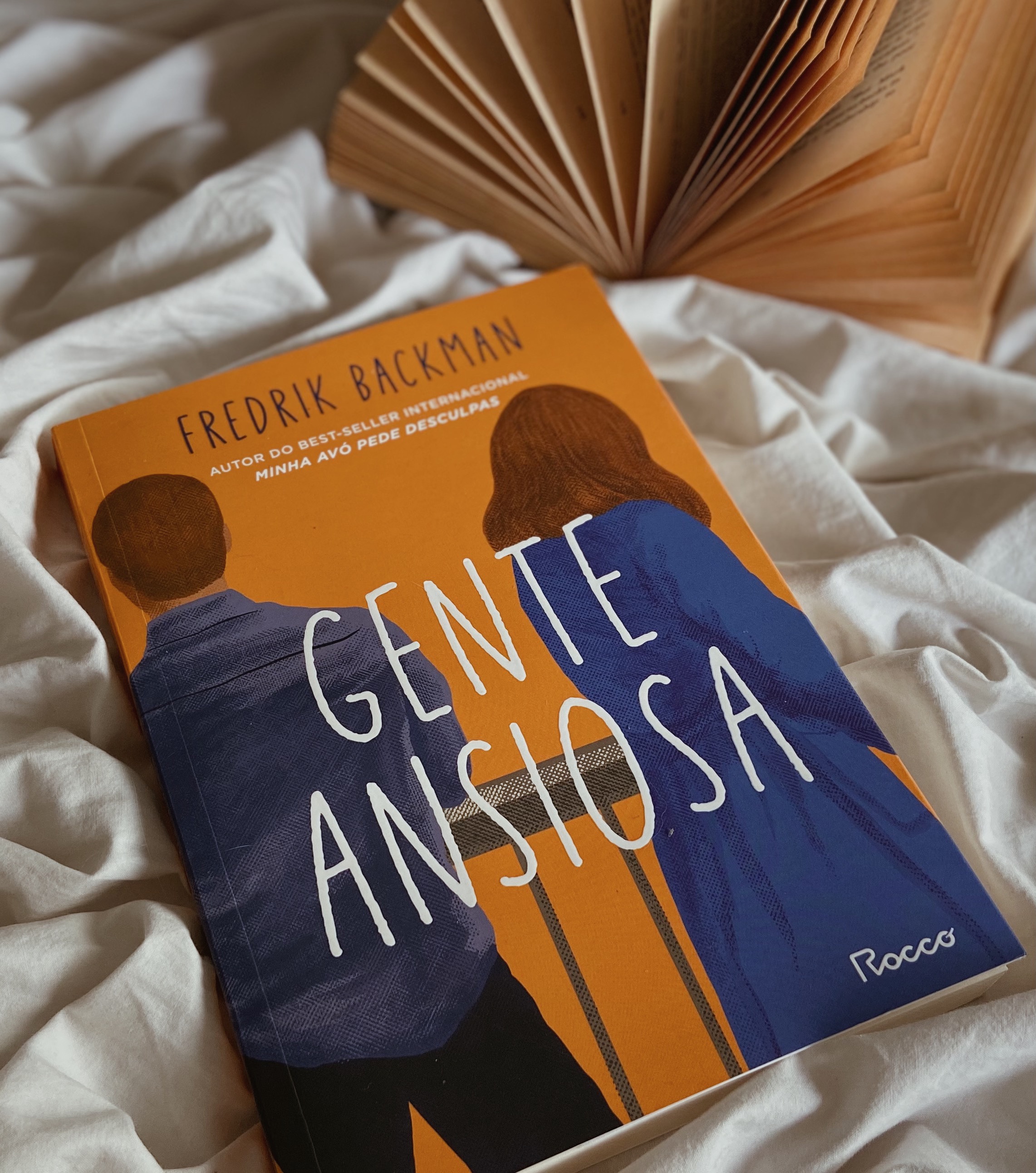 Resenha de Gente Ansiosa – Fredrik Backman – Namanita